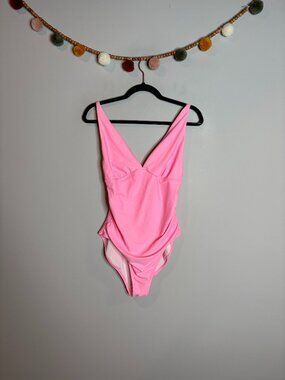 🔆 Old Navy bright pink one piece swimsuit